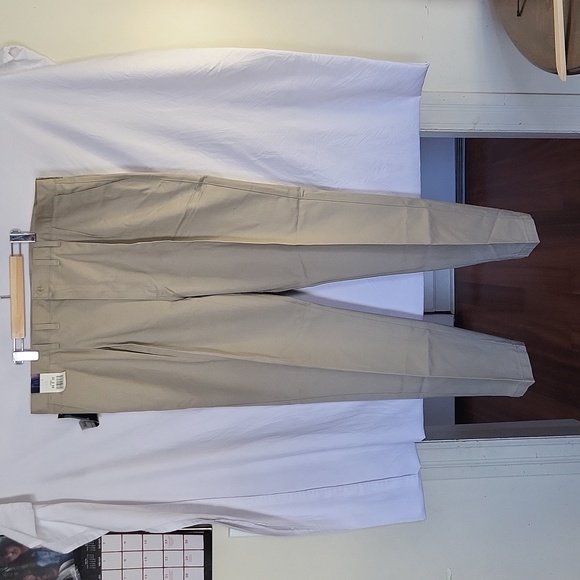 Wrangler men's casual pants beige size 44 x 32 NWT - Picture 1 of 3